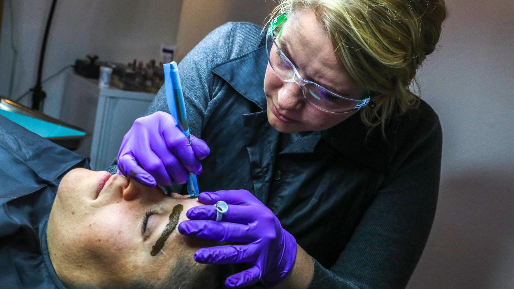Microblading eyebrows may be risky business for customers